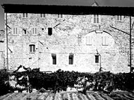 San Damiano: il muro esterno del convento, a sud