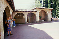 San Damiano: il porticato antistante la chiesa