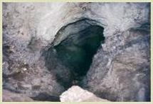 Cunicolo di ingresso alla Grotta delle Veneri