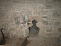 l'antico forno scaldavivande scavato nella muratura