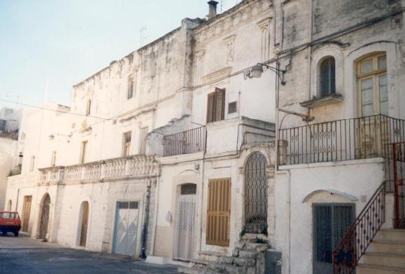 Alcuni prospetti intatti 