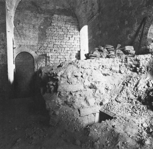 Locale parzialmente svuotato