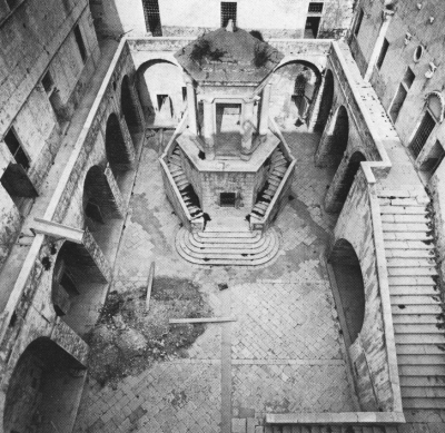 Cortile prima dei lavori
