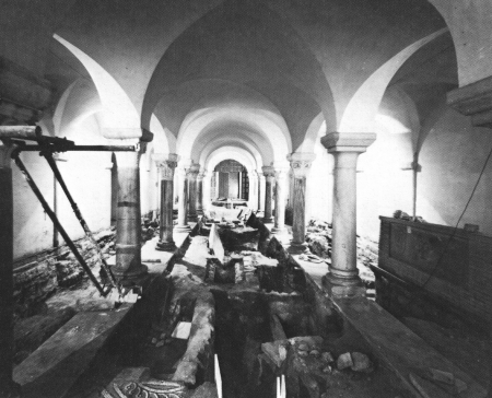 Interno della cripta longitudinale