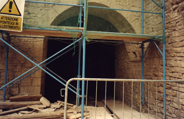 Originaria cortina esterna Est