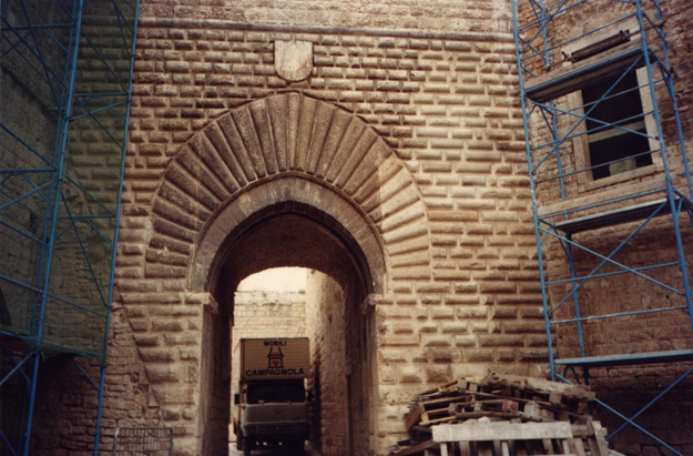 Portale della cortina interna Est