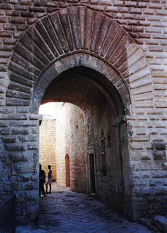 Portale est dopo il restauro