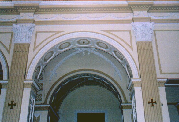 CAPITELLI raffiguranti 2 delle
 4 STAGIONI