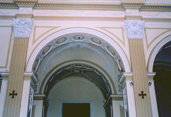 CAPITELLI raffiguranti 2 delle
 4 STAGIONI